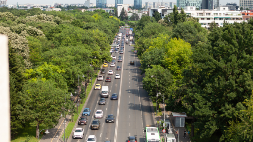 Image of a panoramic view of a highly busy road of a metropolitan city in India