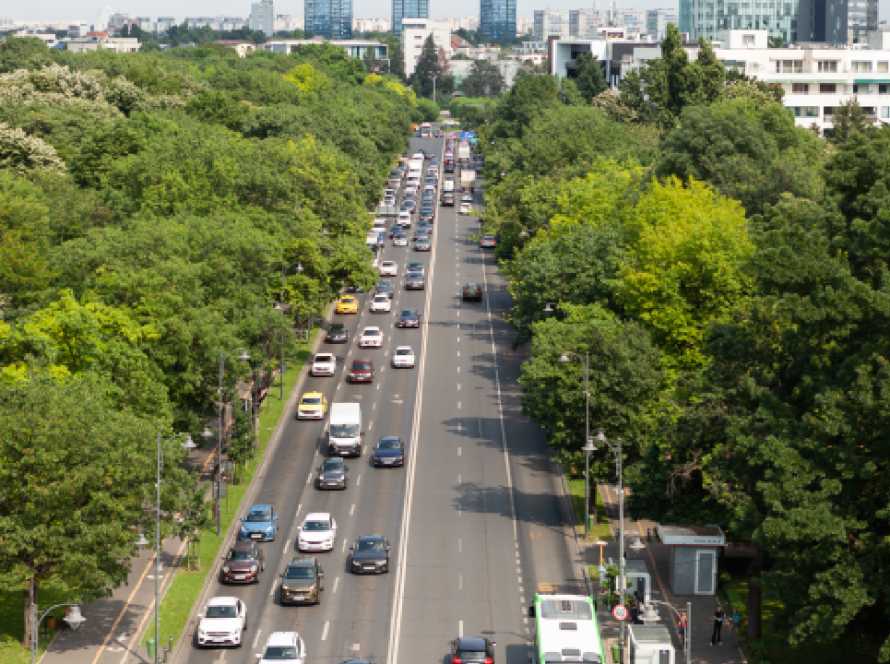 Image of a panoramic view of a highly busy road of a metropolitan city in India